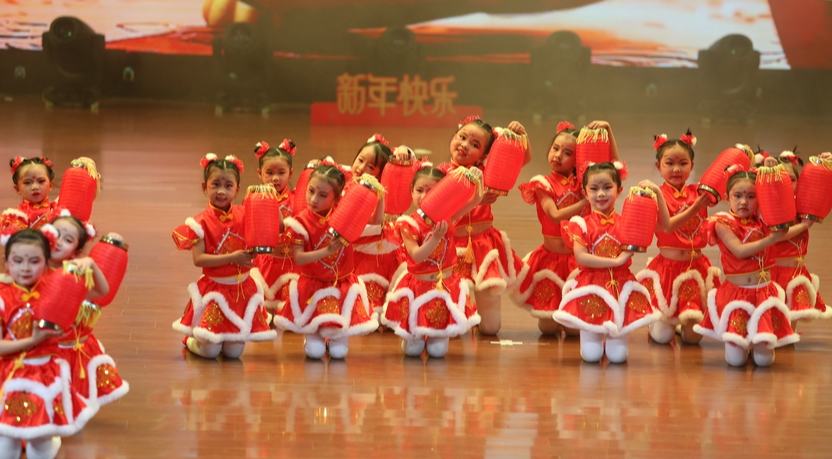 赫章萌娃齊聚！2025少兒春晚嗨翻蛇年