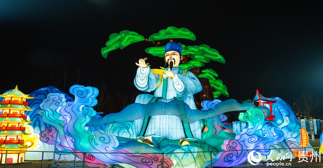 2025觀山湖春節(jié)燈會廟市現(xiàn)場。人民網(wǎng)陽茜攝