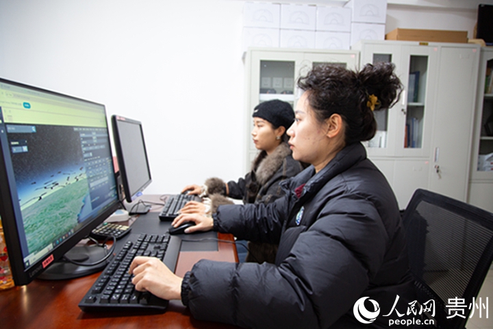 趙翊惟正在制作橋隧3D建模圖。人民網記者 高華攝