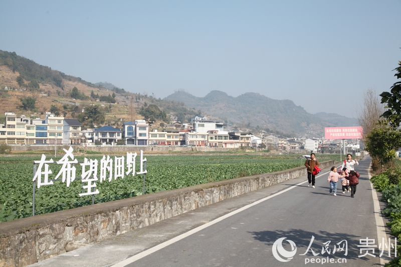 仁懷市茅壩鎮(zhèn)官院村大壩一角。人民網(wǎng) 龍章榆 攝