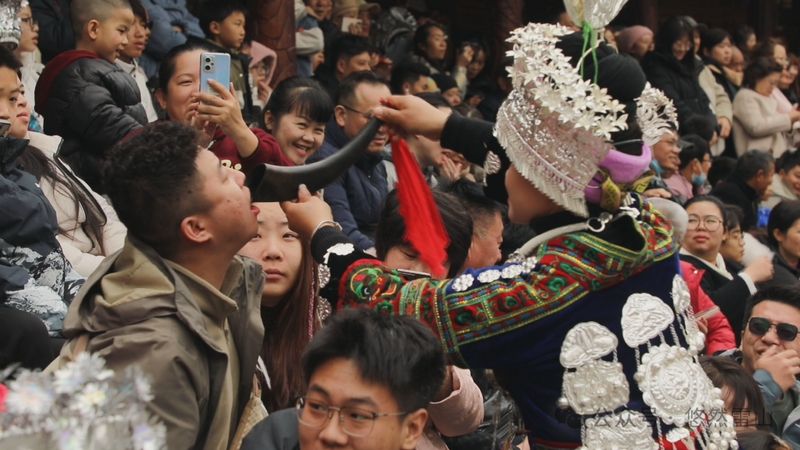 西江牛角酒受游客歡迎。