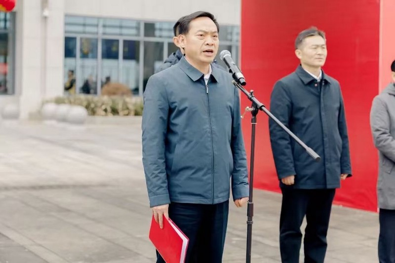 貴州省人力資源社會保障廳黨組書記鄭國寧出席歡送儀式并講話。