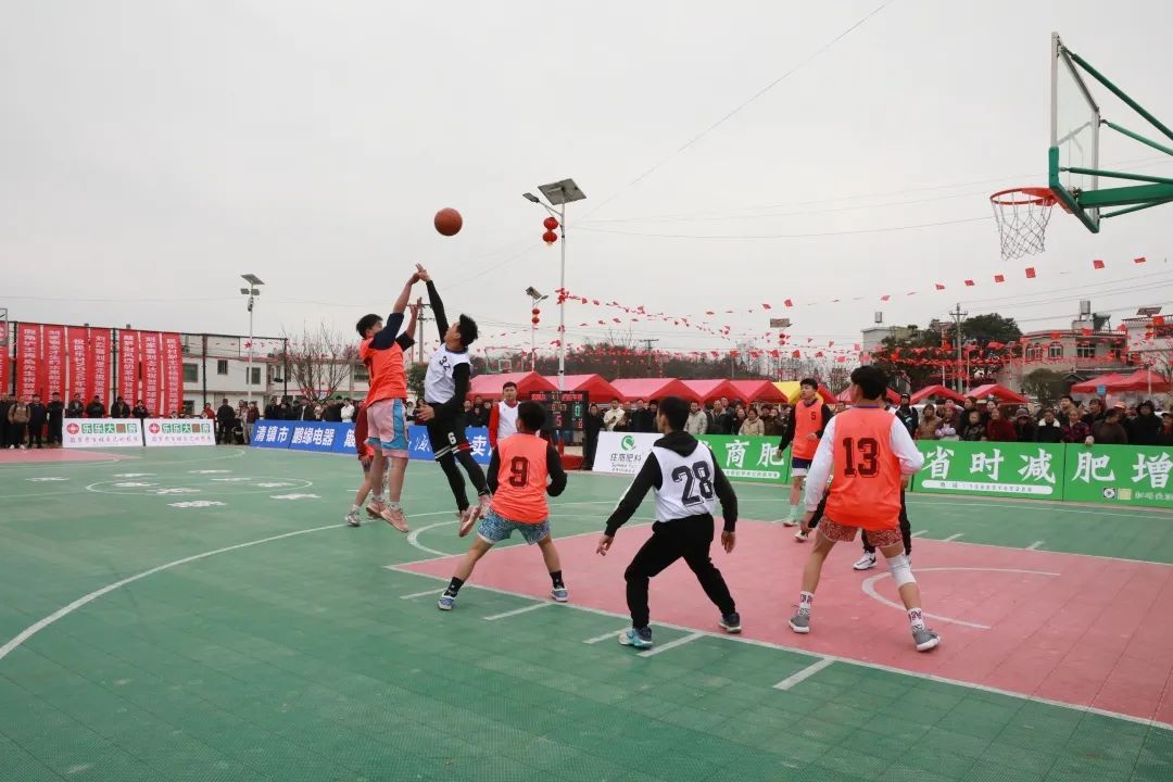 圖為2025年貴陽貴安“美麗鄉村”第19屆百村農民籃球賽(清鎮賽區)現場。