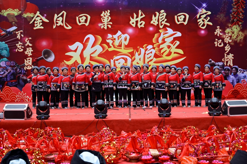 悃鎮納鬧村姑媽回娘家活動。劉文俊攝