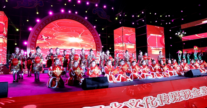 文藝表演。向天祥攝