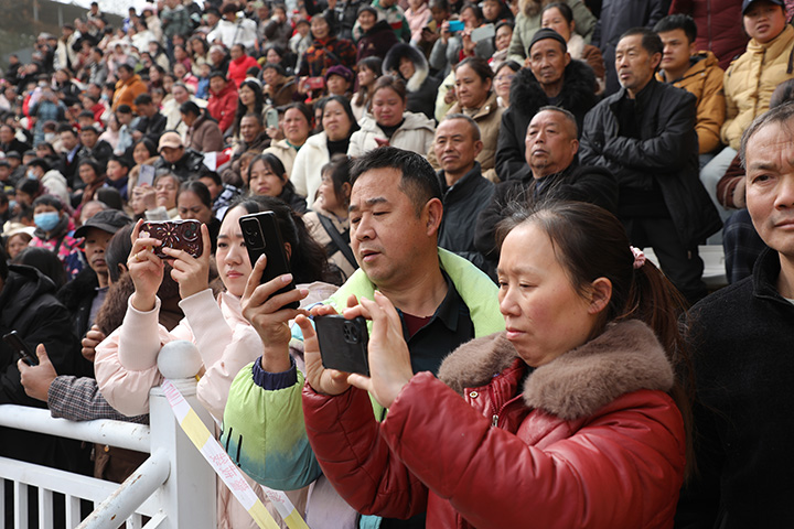 貴州石阡仡佬毛龍節(jié)現(xiàn)場。