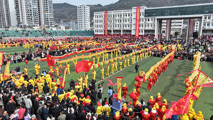 貴州石阡仡佬毛龍節(jié)現(xiàn)場。