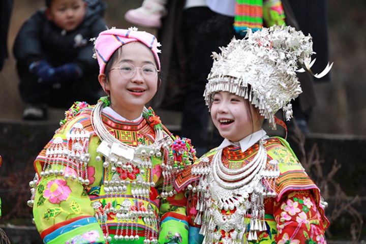 苗族同胞參加“跳月”活動。