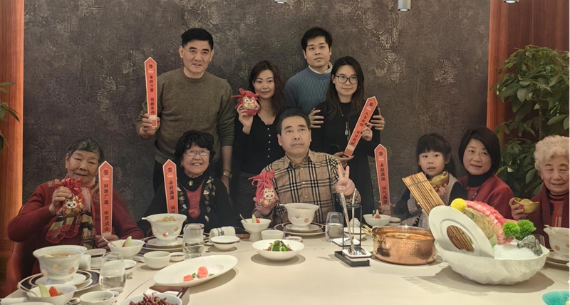 特色餐飲服務顧客。貴旅集團供圖