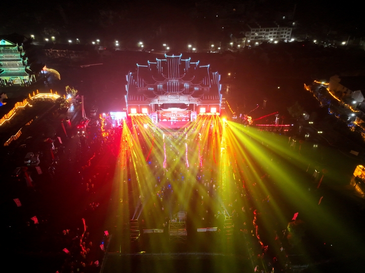 1 “火龍非遺鬧元宵·紅色下司等你來”2025年全國春節“村晚”甕安縣猴場鎮下司社區示范展示點活動在甕安縣猴場鎮舉行。