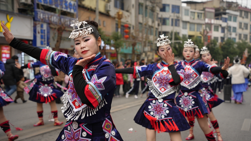 巡游展現了土家族文化的深厚底蘊。王顯攝