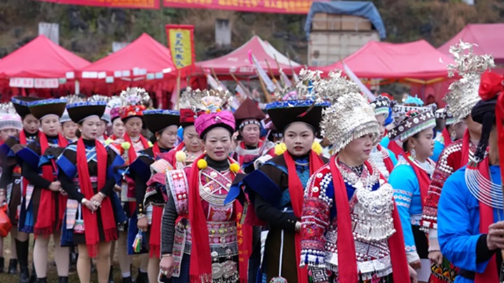 惠水萬人共赴“藏滂哈”節(jié) 。