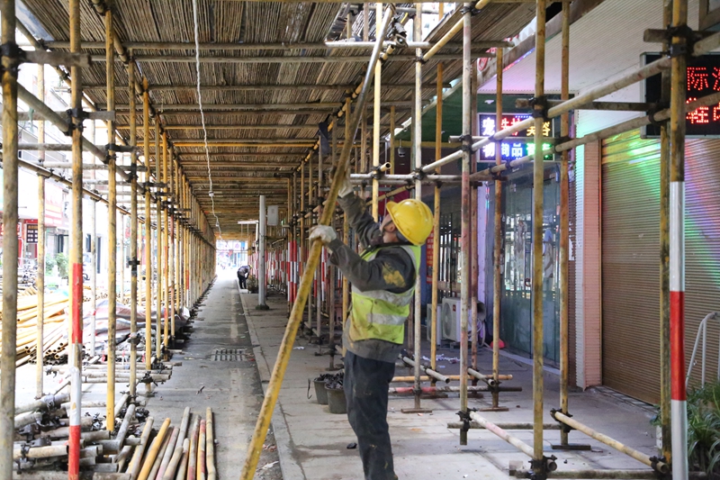 老舊小區改造施工現場。