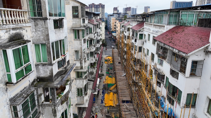 老舊小區改造施工現場。