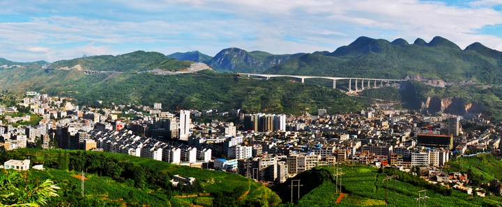 赫章縣城全景圖。李學友攝