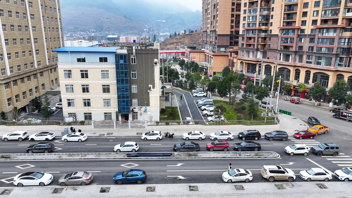 赫章縣婦幼保健院路段。陳春志 攝.jpg