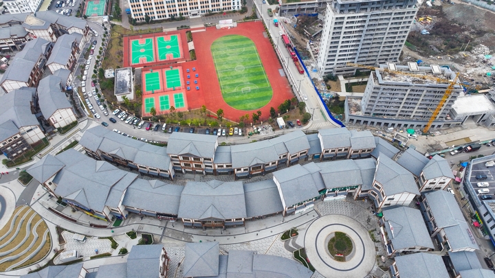 新聯通的印象小鎮至悅瓏臺路段。陳春志 攝.jpg