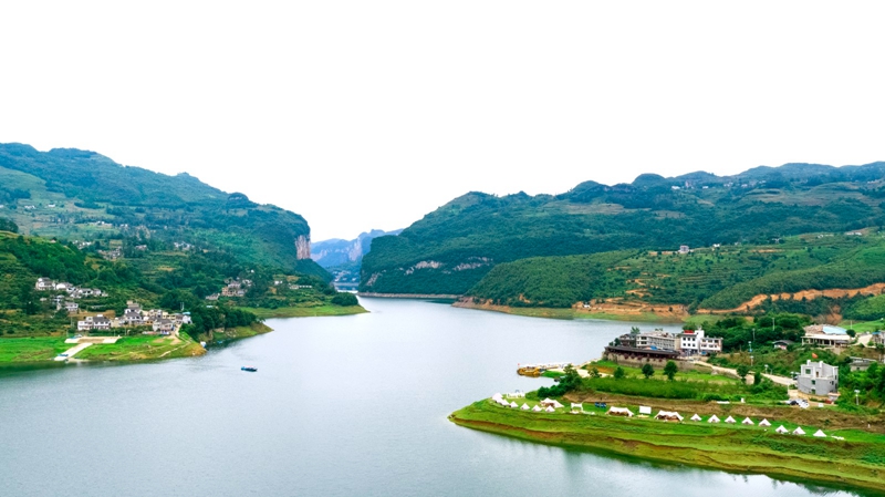 4鴨甸河風光。代勝強 攝