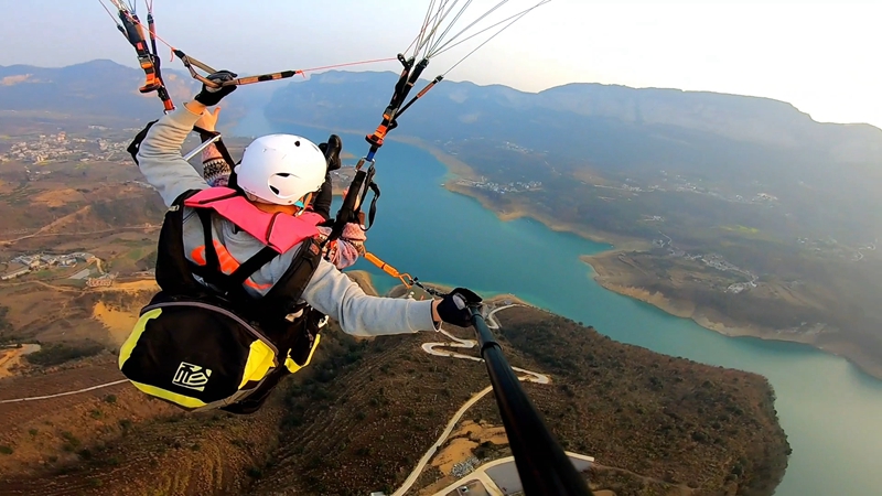 9百米高空滑翔傘。新店鎮提供