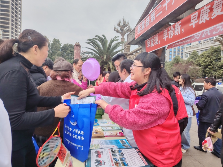 赫章縣開展全國愛耳日宣傳教育活動   劉虹艷  攝5.jpg