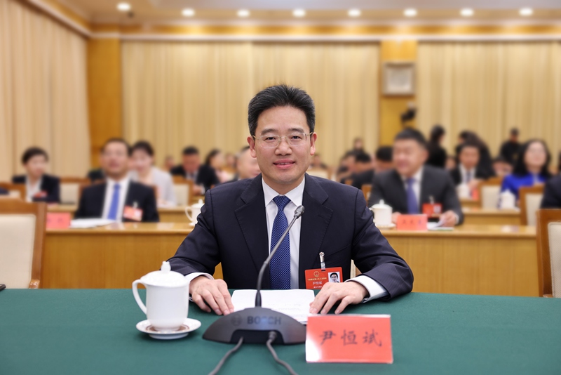 全國人大代表、貴州省安順市市長尹恒斌。安順市委宣傳部供圖