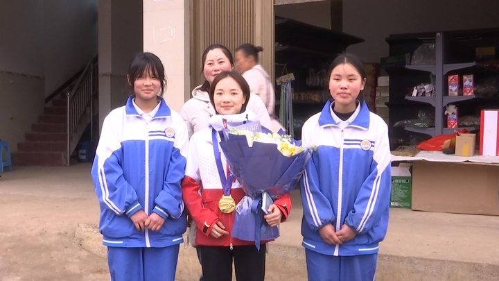 亞冬會冠軍文穎載譽返鄉。