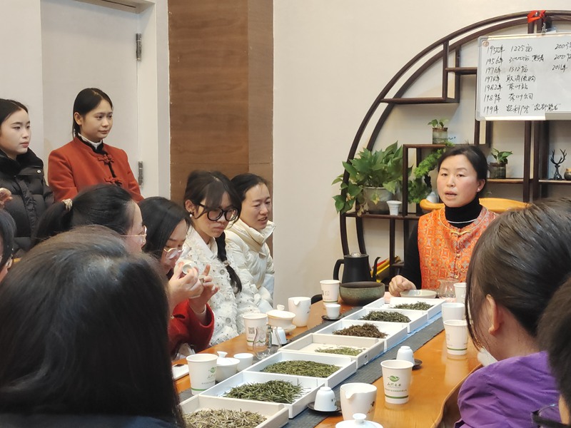 石阡縣青年夜校茶藝課程。石阡縣委宣傳部供圖