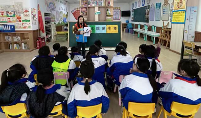 開展“預防溺水，珍愛生命”知識講座.jpg