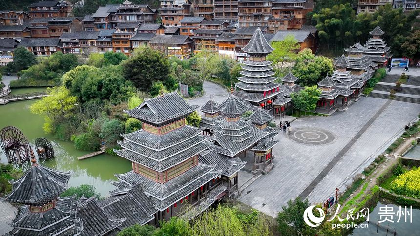 航拍肇興侗寨寨門。人民網記者 涂敏攝