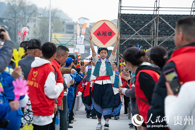 2025年桐梓“村晚”現場。人民網 陽茜攝