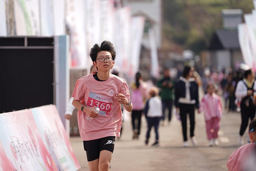 運動員即將抵達終點。王平亮攝
