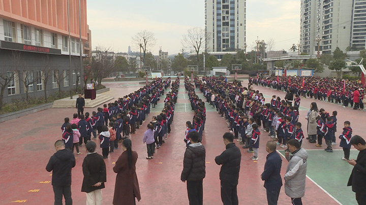 愛心點亮希望 真情溫暖心房。