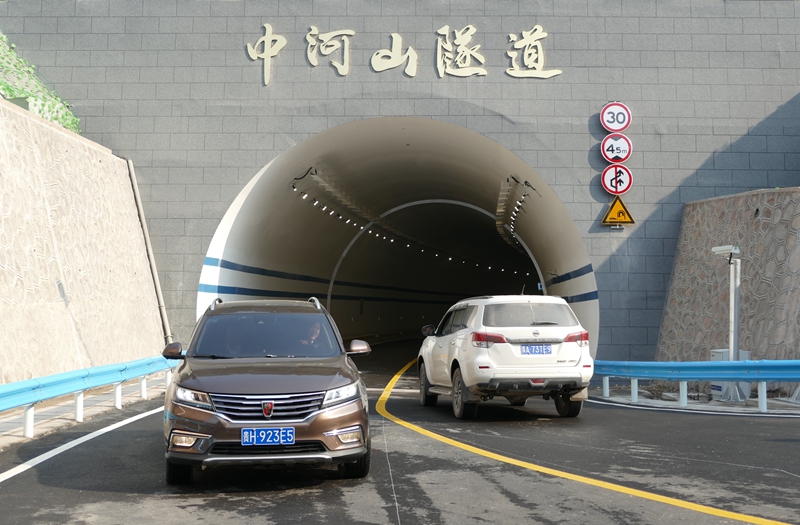 順利通車的中河山隧道。韓意攝