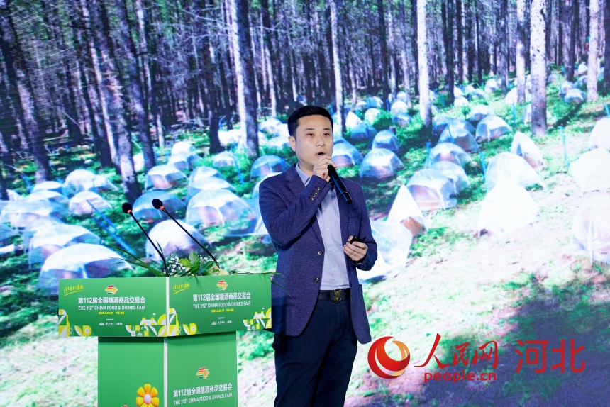 松源農(nóng)業(yè)開(kāi)發(fā)有限責(zé)任公司總經(jīng)理劉卓異作分享。人民網(wǎng)記者 周博攝