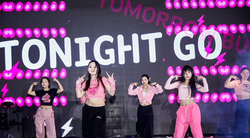 5.觀山湖區(qū)青年夜校七點(diǎn)課堂一周年文藝匯演。觀山湖區(qū)委宣傳部供圖