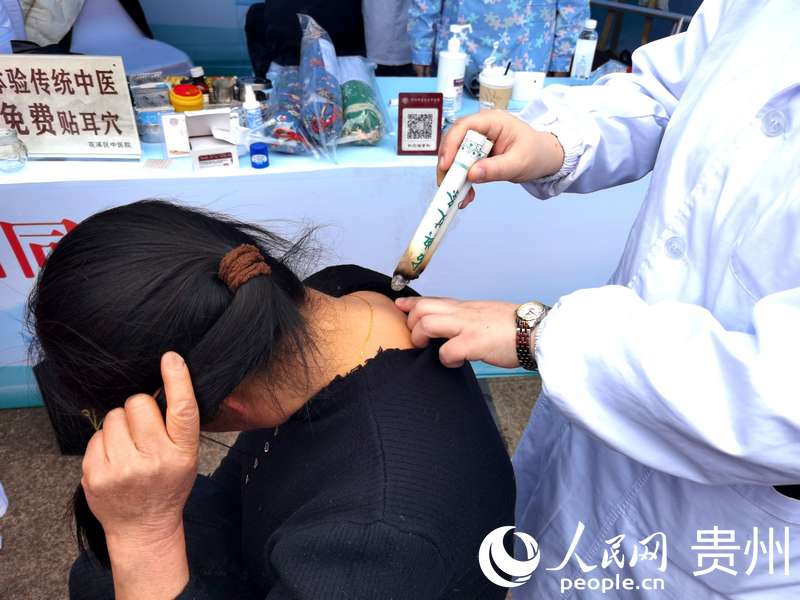 免費艾灸體驗。人民網記者 王秀芳攝