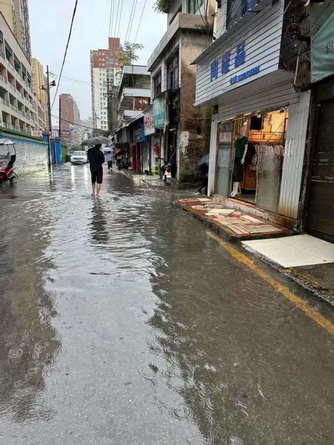 平壩區文明路改造前。