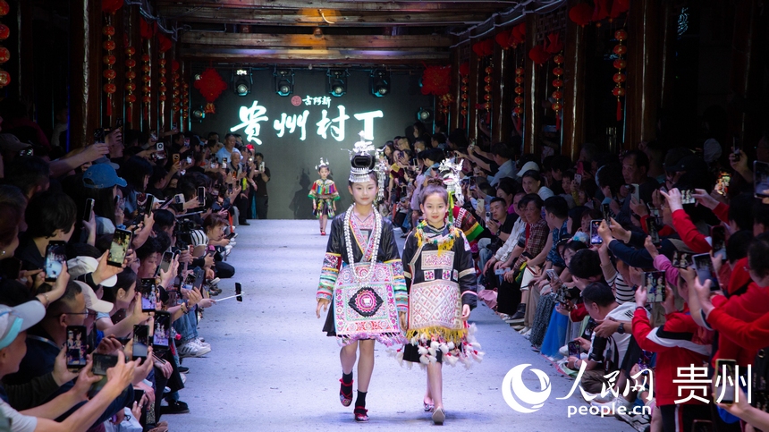 “村T”表演現場。人民網 黃小桃攝