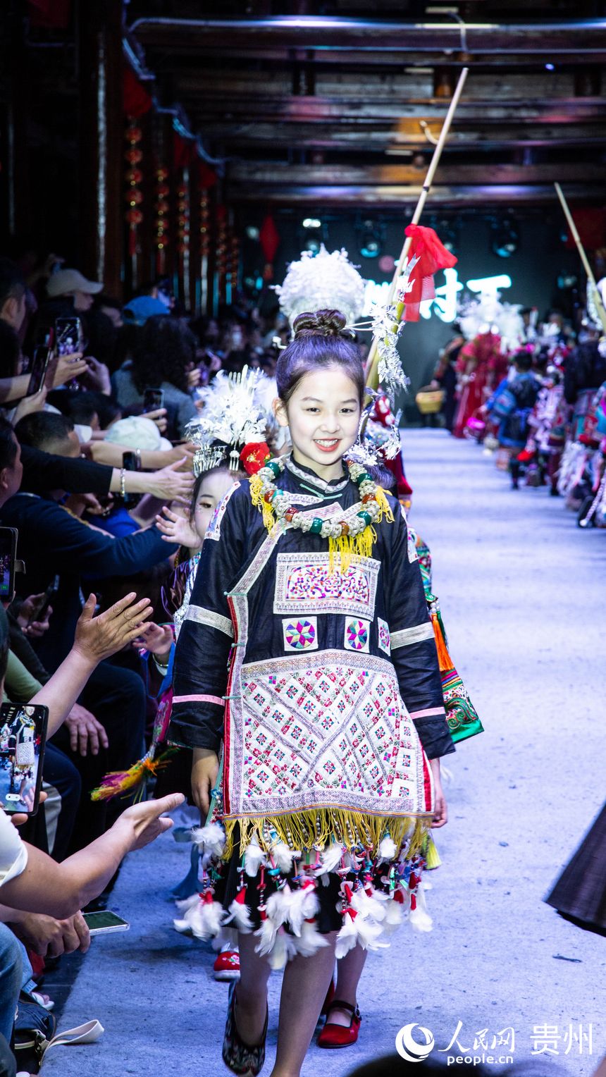 “村T”表演現(xiàn)場。人民網(wǎng) 黃小桃攝