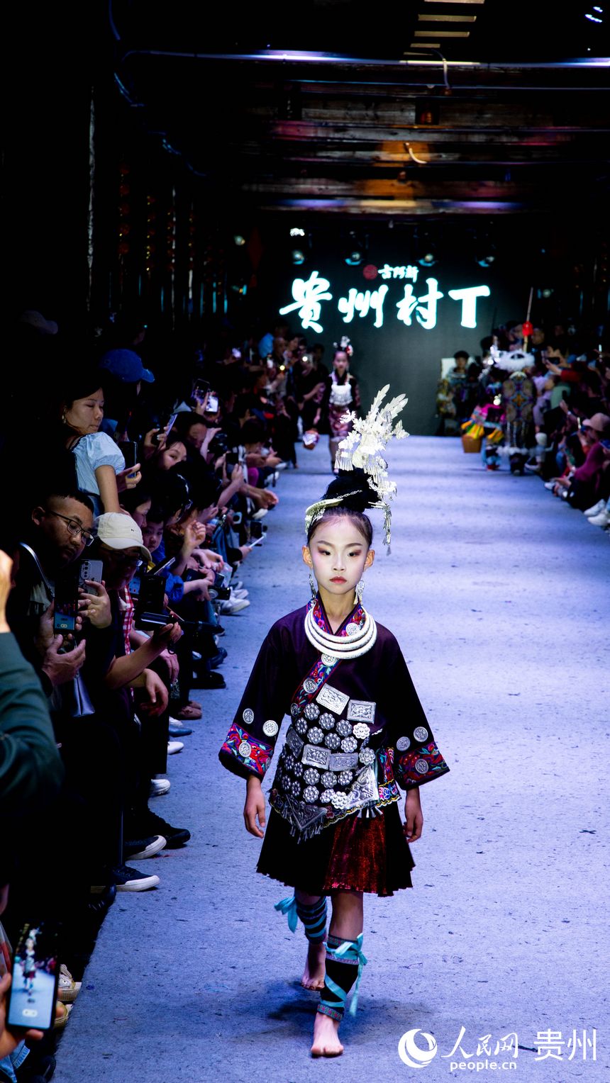 “村T”表演現場。人民網 黃小桃攝