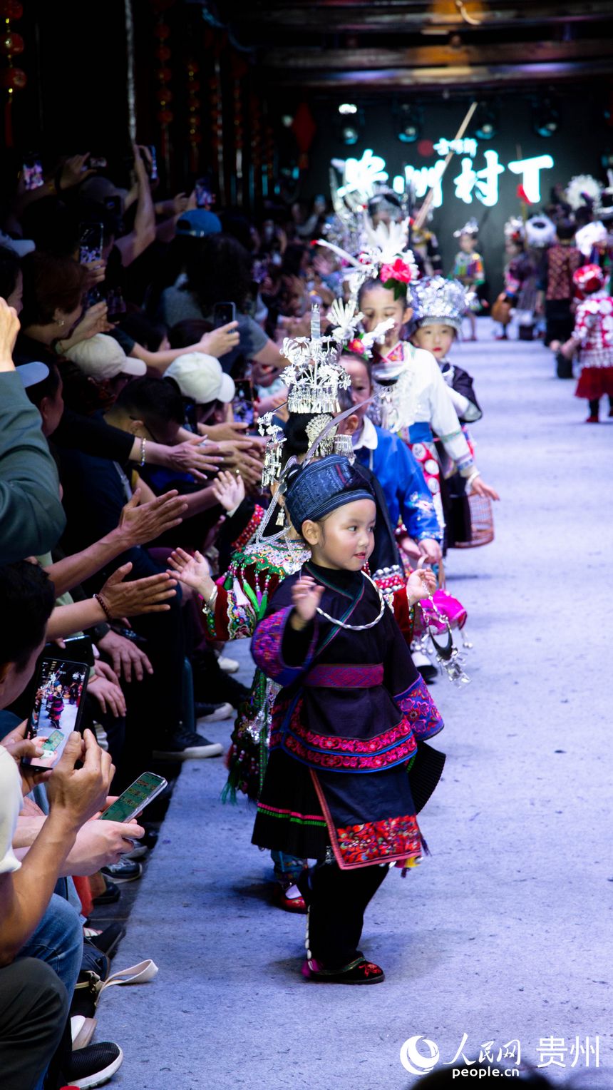 “村T”表演現(xiàn)場。人民網(wǎng) 黃小桃攝