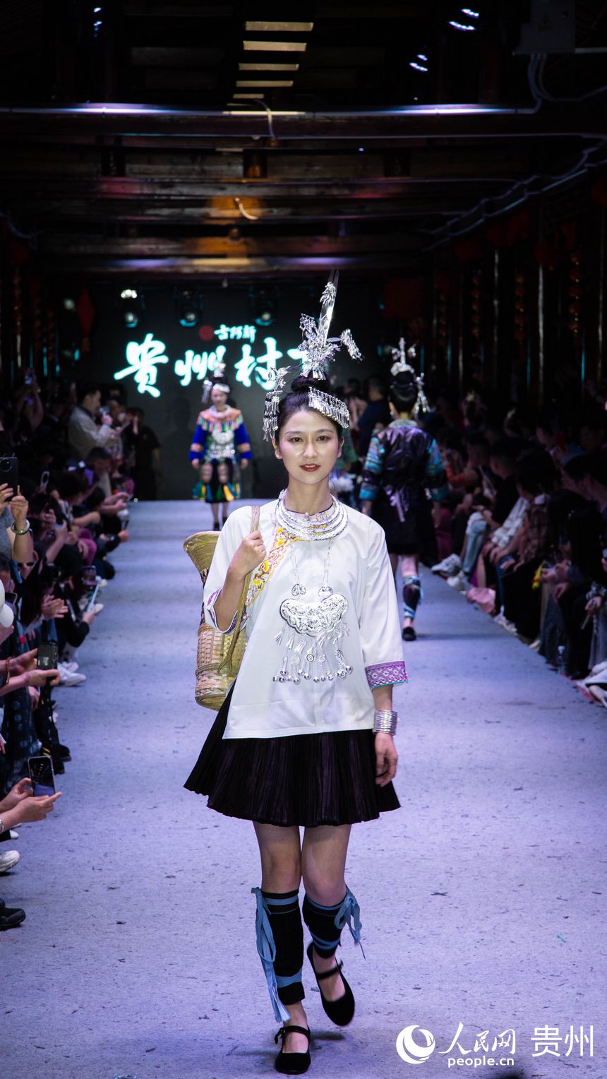 “村T”表演現場。人民網 黃小桃攝