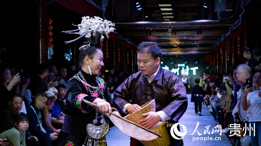 “村T”表演現(xiàn)場。人民網(wǎng) 黃小桃攝