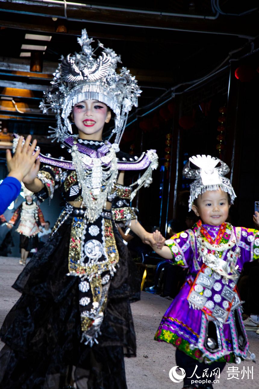 “村T”表演現(xiàn)場。人民網(wǎng) 黃小桃攝