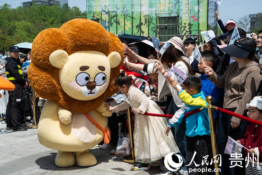 2025年民族大聯歡·春游活動舉行。人民網 陽茜攝