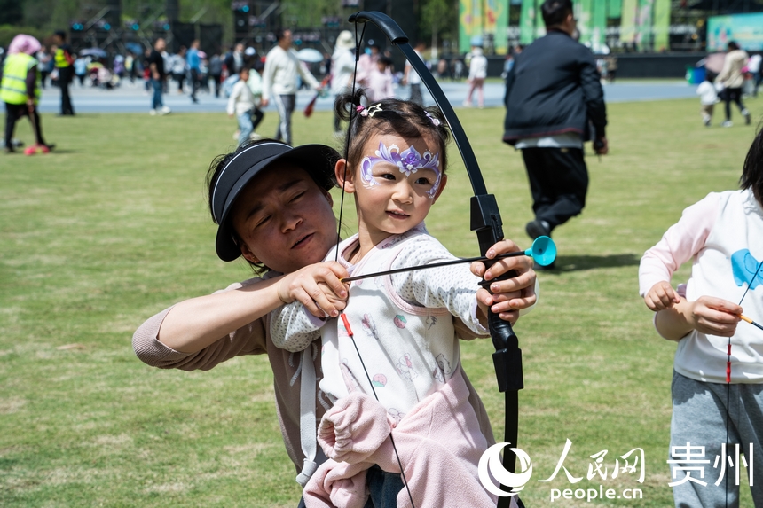 2025年民族大聯歡·春游活動舉行。人民網 陽茜攝