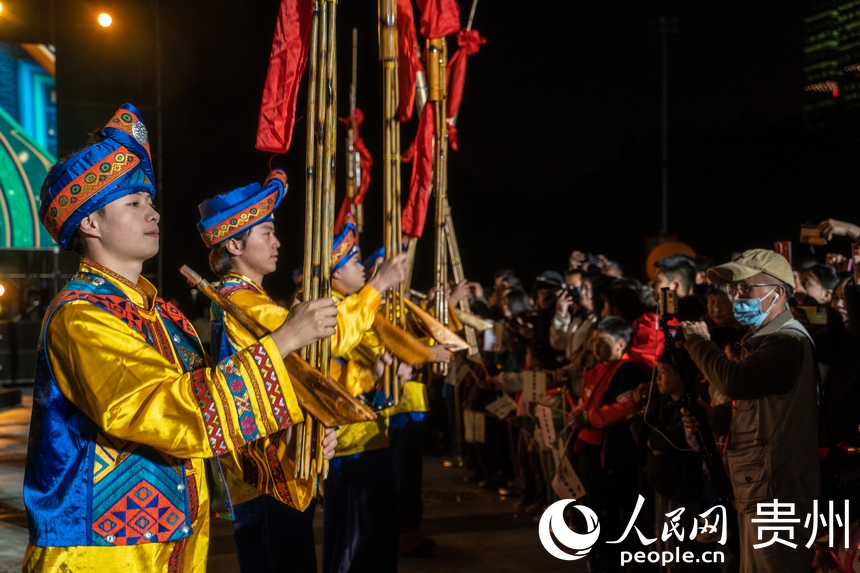 2025年民族大聯(lián)歡·春游活動舉行。人民網(wǎng) 陽茜攝