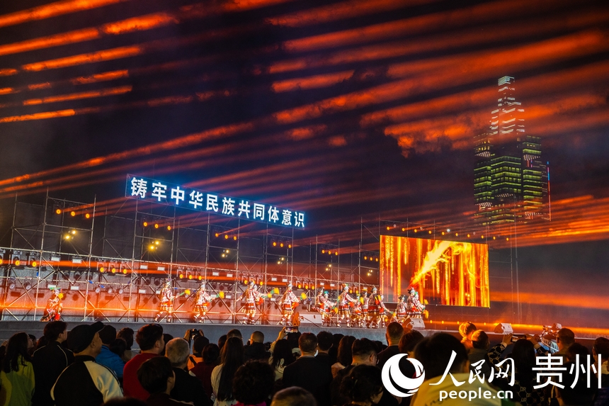 2025年民族大聯(lián)歡·春游活動舉行。人民網(wǎng) 陽茜攝