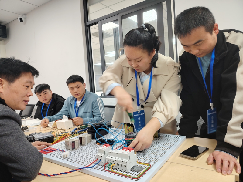 技能提升培訓(xùn)現(xiàn)場。