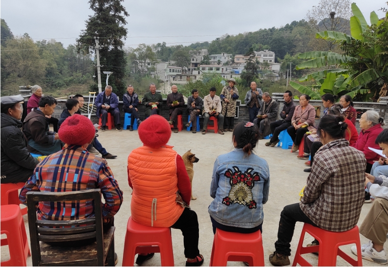 織金縣大平鄉前豐村黨支部召開村民議事會議。